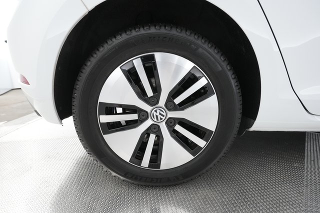 2018 Volkswagen e-Golf — photo 16 of 25