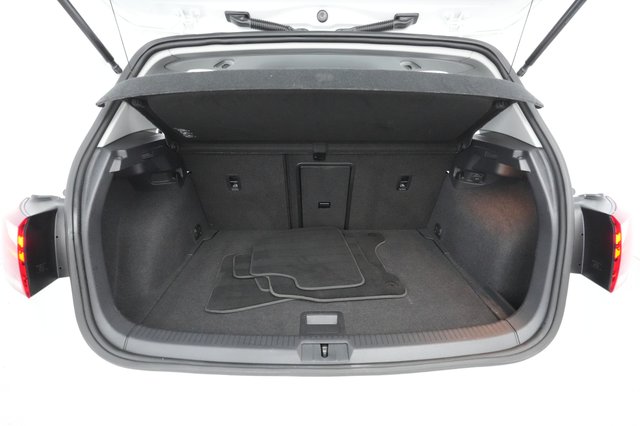 2018 Volkswagen e-Golf — photo 21 of 25
