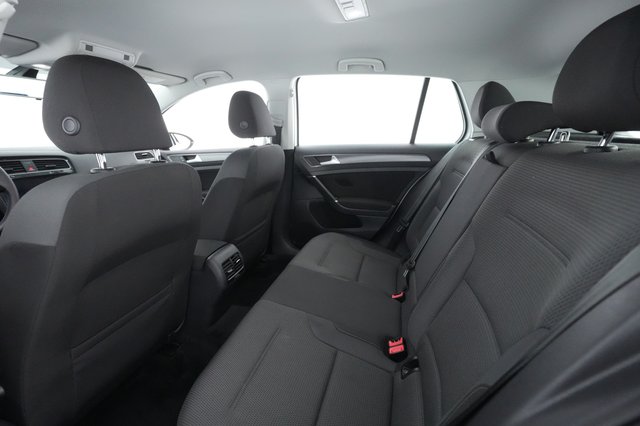 2018 Volkswagen e-Golf — photo 18 of 25