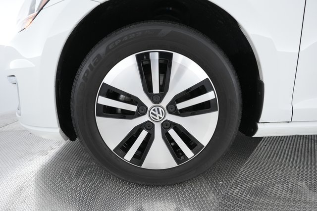 2018 Volkswagen e-Golf — photo 13 of 25