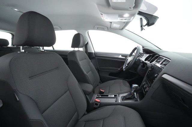 2018 Volkswagen e-Golf — photo 19 of 25