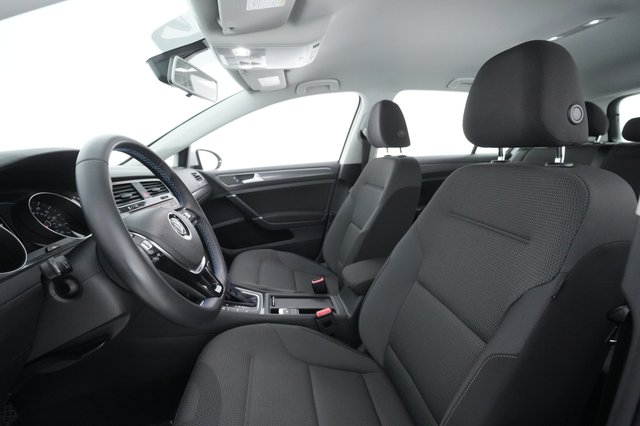 2018 Volkswagen e-Golf — photo 17 of 25