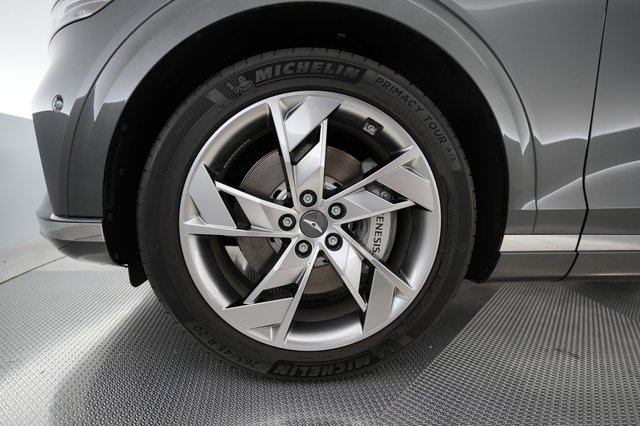 2025 Genesis Electrified GV70 — photo 15 of 24