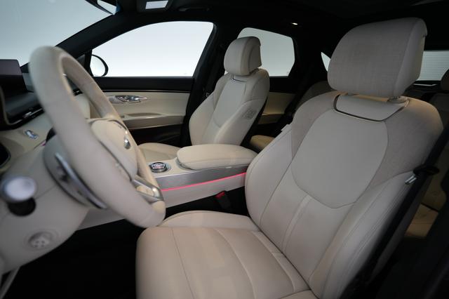 2025 Genesis Electrified GV70 — photo 3 of 24