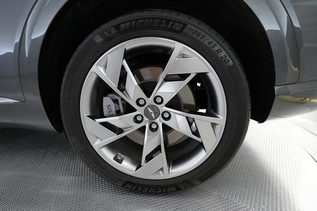 2025 Genesis Electrified GV70 — photo 7 of 24