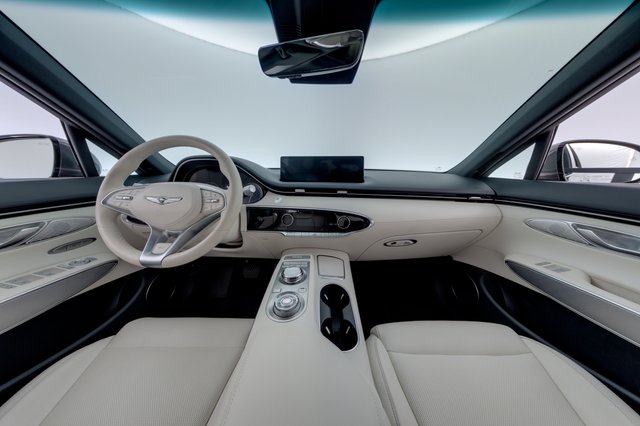 2025 Genesis Electrified GV70 — photo 21 of 24