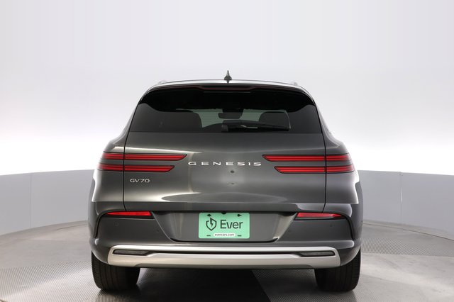 2025 Genesis Electrified GV70 — photo 12 of 24