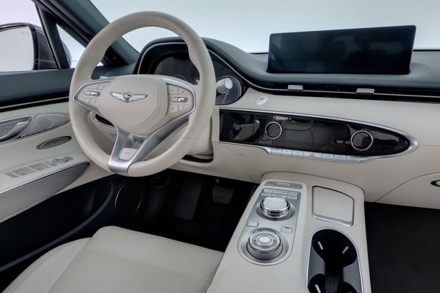 2025 Genesis Electrified GV70 — photo 20 of 24
