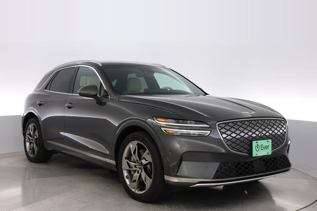 2025 Genesis Electrified GV70 — photo 10 of 24