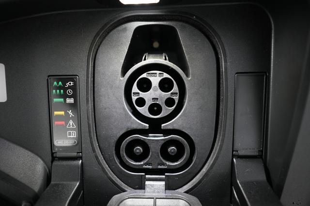 2019 Audi e-tron — photo 8 of 28
