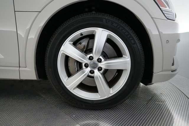 2019 Audi e-tron — photo 16 of 28