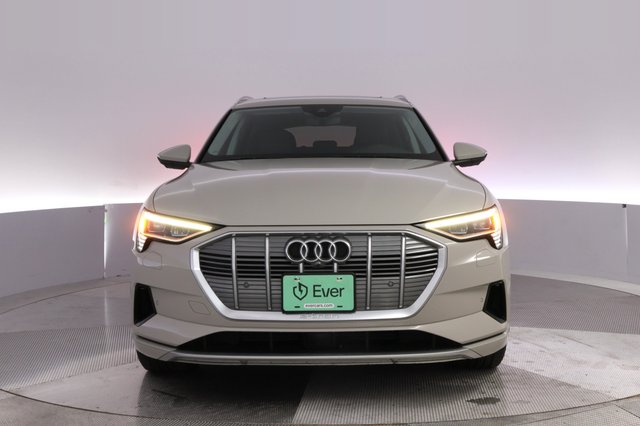 2019 Audi e-tron — photo 9 of 28