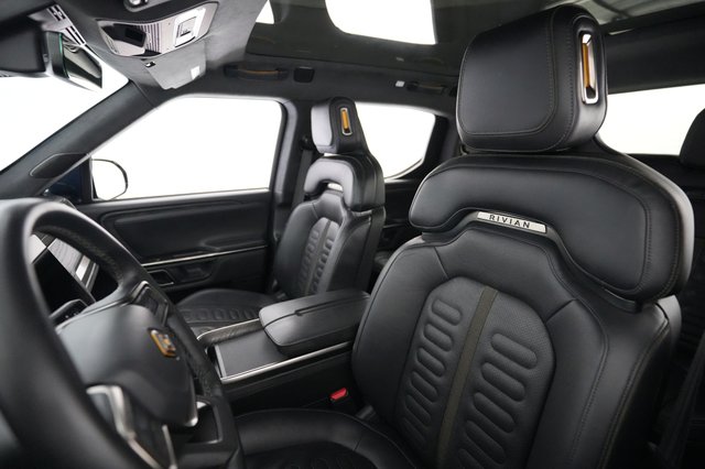2022 Rivian R1T — photo 3 of 25