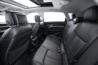 2019 Audi e-tron — photo 18 of 31