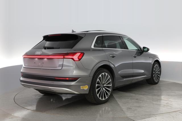 2019 Audi e-tron — photo 9 of 31