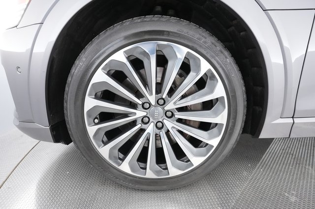 2019 Audi e-tron — photo 13 of 31