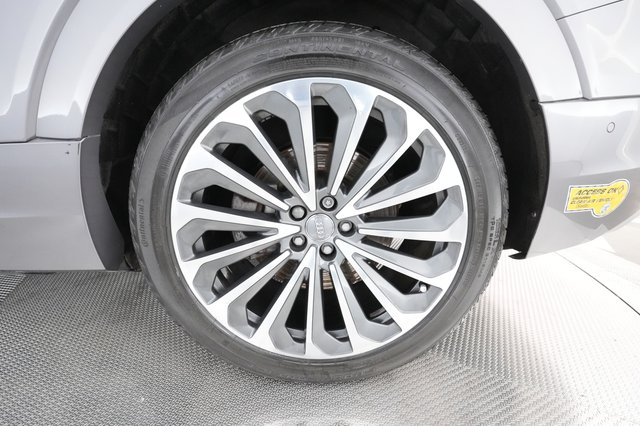 2019 Audi e-tron — photo 14 of 31