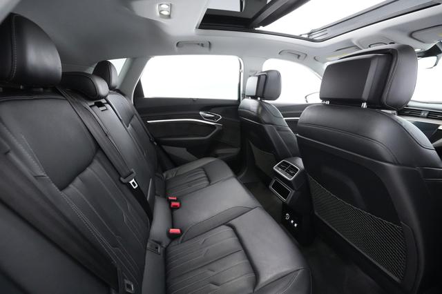 2019 Audi e-tron — photo 3 of 31