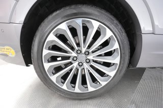 2019 Audi e-tron — photo 16 of 31
