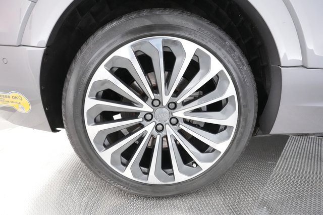 2019 Audi e-tron — photo 16 of 31