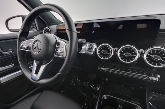 2023 Mercedes-Benz EQB — photo 20 of 26