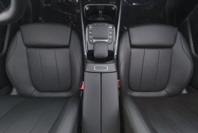 2023 Mercedes-Benz EQB — photo 22 of 26