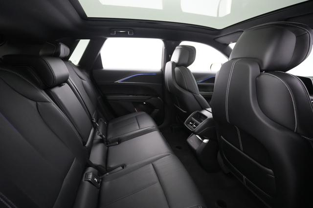 2024 Cadillac LYRIQ — photo 3 of 25
