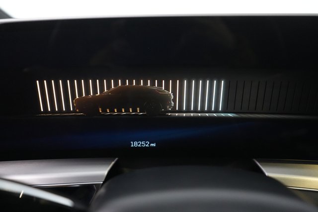 2024 Cadillac LYRIQ — photo 4 of 25