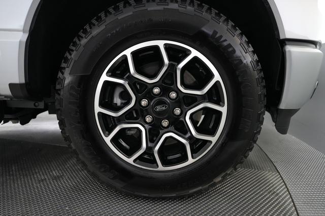 2024 Ford F-150 Lightning — photo 10 of 25
