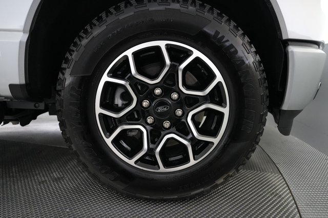2024 Ford F-150 Lightning — photo 10 of 25