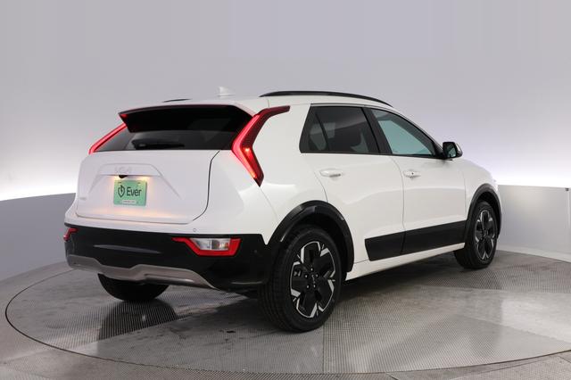 2024 Kia Niro EV — photo 2 of 25