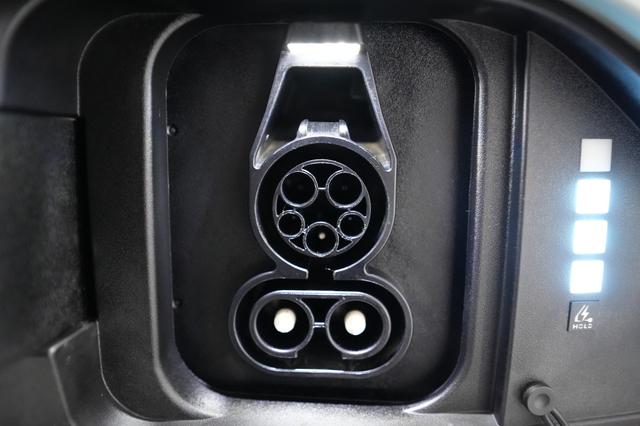 2024 Hyundai Kona Electric — photo 8 of 25