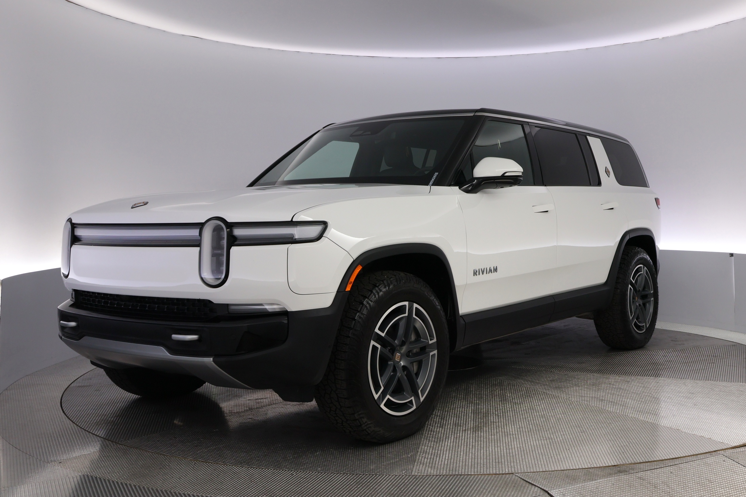 2025 Rivian R1S Adventure