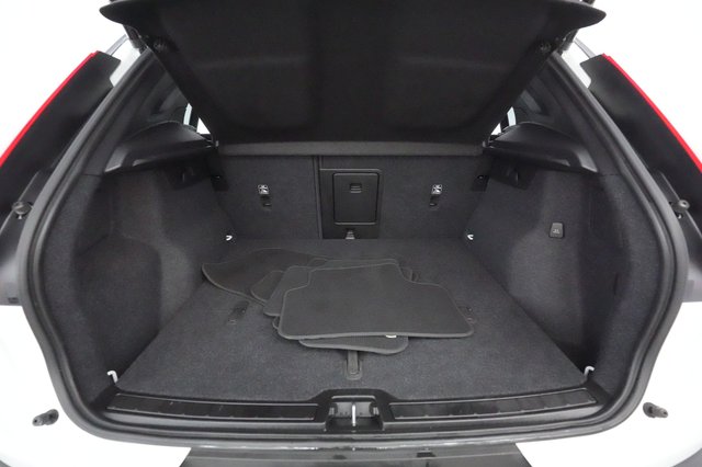 2022 Volvo XC40 Recharge — photo 22 of 33