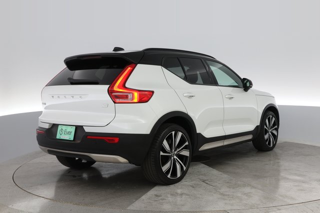 2022 Volvo XC40 Recharge — photo 2 of 33
