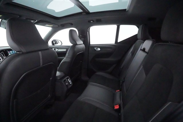 2022 Volvo XC40 Recharge — photo 19 of 33