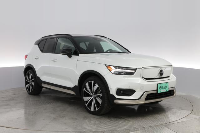 2022 Volvo XC40 Recharge — photo 7 of 33