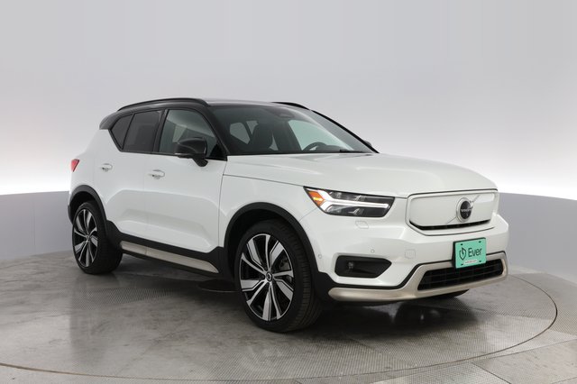 2022 Volvo XC40 Recharge — photo 7 of 33