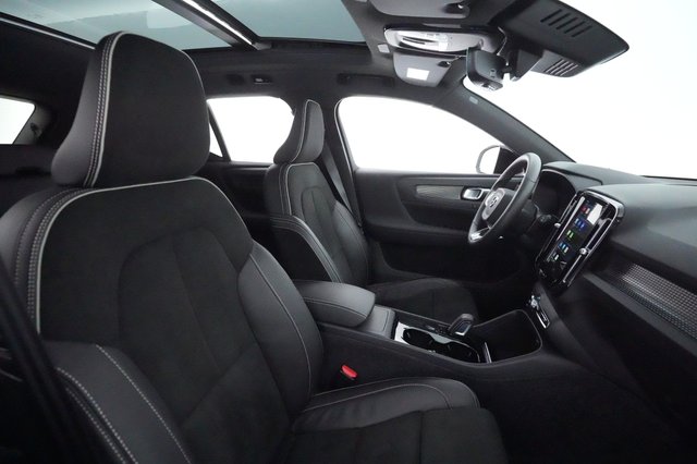 2022 Volvo XC40 Recharge — photo 20 of 33