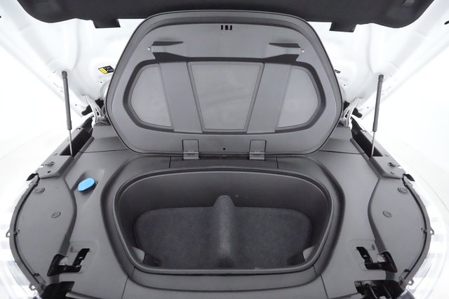 2022 Volvo XC40 Recharge — photo 23 of 33
