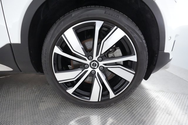 2022 Volvo XC40 Recharge — photo 15 of 33