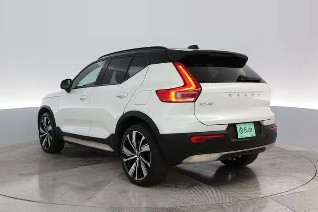 2022 Volvo XC40 Recharge — photo 11 of 33