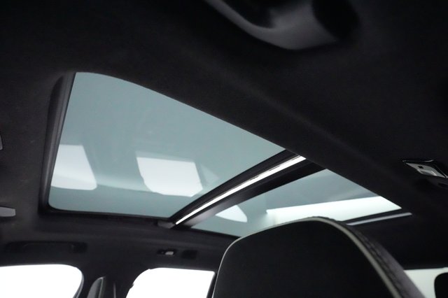2022 Volvo XC40 Recharge — photo 24 of 33