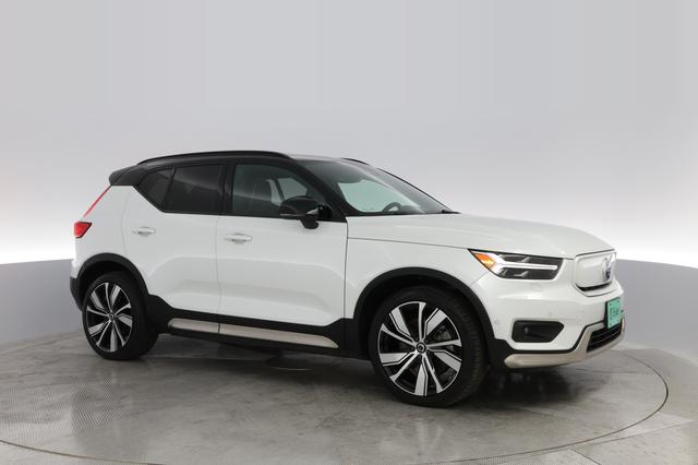 2022 Volvo XC40 Recharge — photo 8 of 33