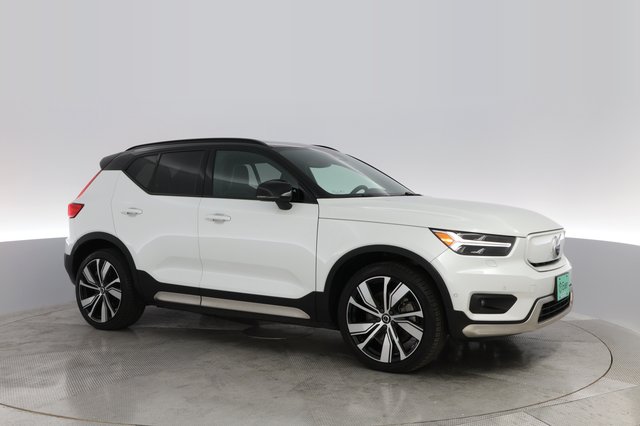 2022 Volvo XC40 Recharge — photo 8 of 33