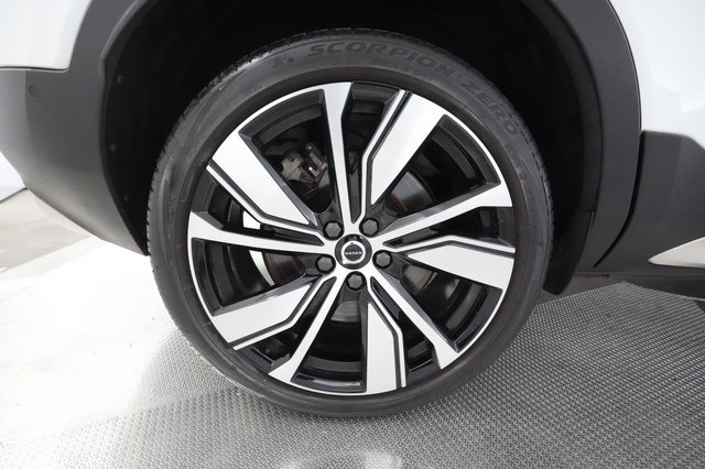 2022 Volvo XC40 Recharge — photo 16 of 33