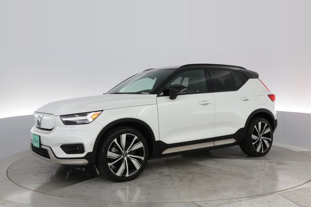 2022 Volvo XC40 Recharge — photo 12 of 33
