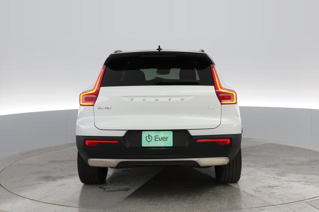 2022 Volvo XC40 Recharge — photo 10 of 33