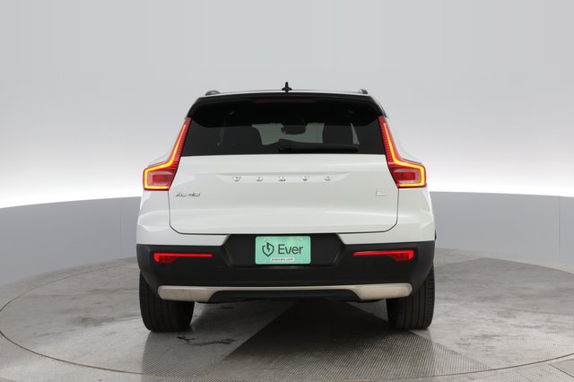 2022 Volvo XC40 Recharge — photo 10 of 33