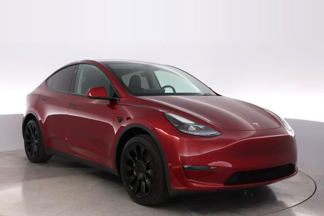 2025 Tesla Model Y — photo 10 of 24